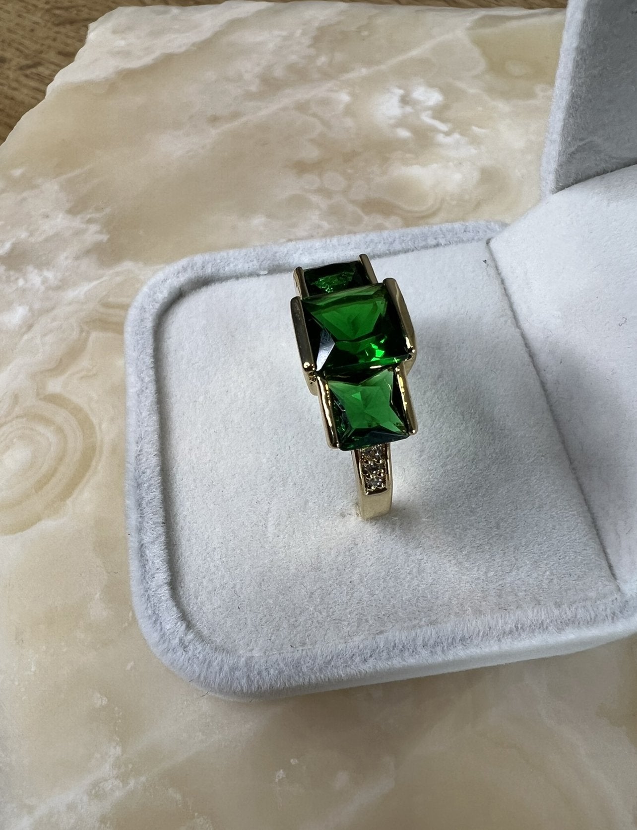 Vintage Jewellery Gold Ring 3 x Emerald White Sapphires Deco Design size 9