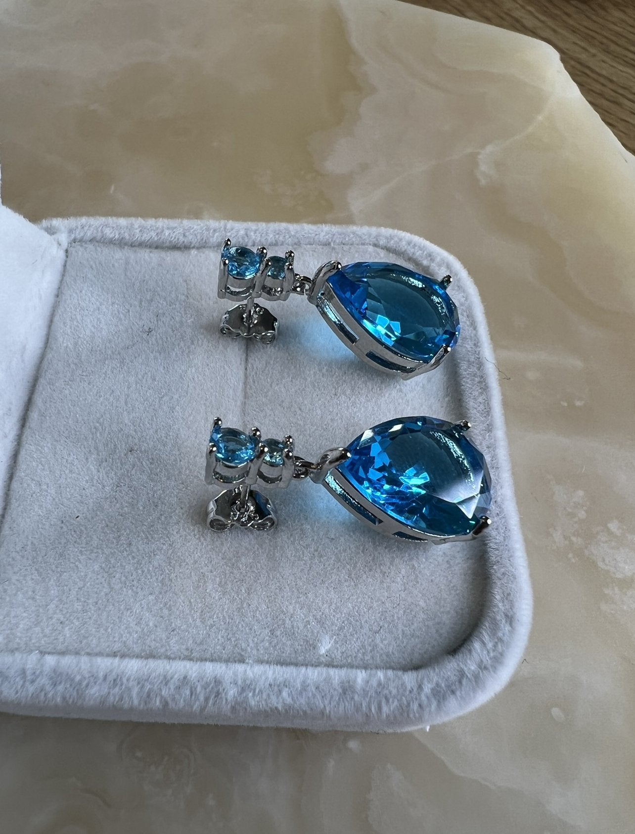 Vintage Art Deco design Jewellery Aquamarine White Gold Sapphire dangle earrings